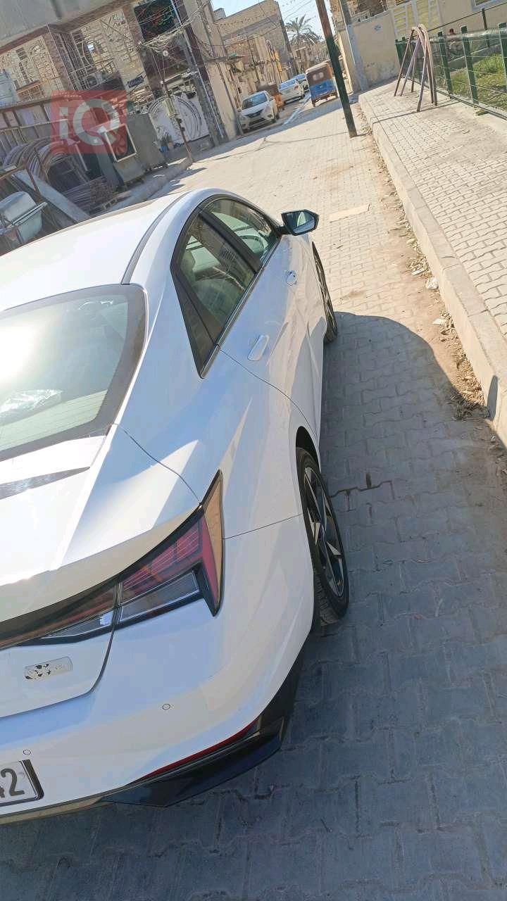 هیوندای ئەلەنترا